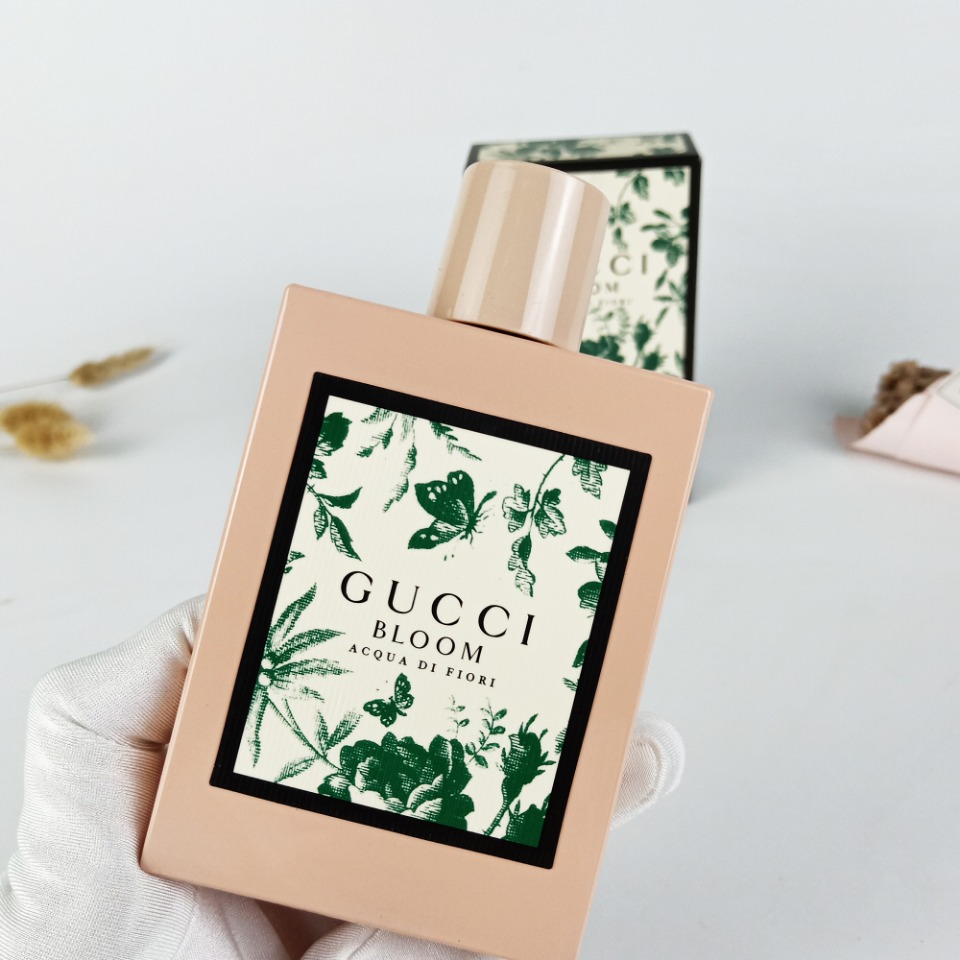 90💰原单品质
实拍
古驰2018新款 Gucci Bloom绿色繁花之水女士香水100ml
香调：花香调
前调：白波斯树脂叶、黑醋栗芽
中调：晚香玉、茉莉、使君子
基调：檀木、麝香