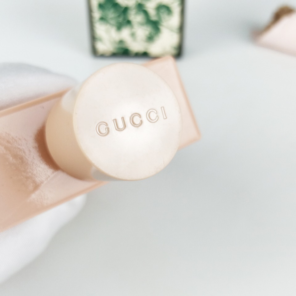 90💰原单品质
实拍
古驰2018新款 Gucci Bloom绿色繁花之水女士香水100ml
香调：花香调
前调：白波斯树脂叶、黑醋栗芽
中调：晚香玉、茉莉、使君子
基调：檀木、麝香