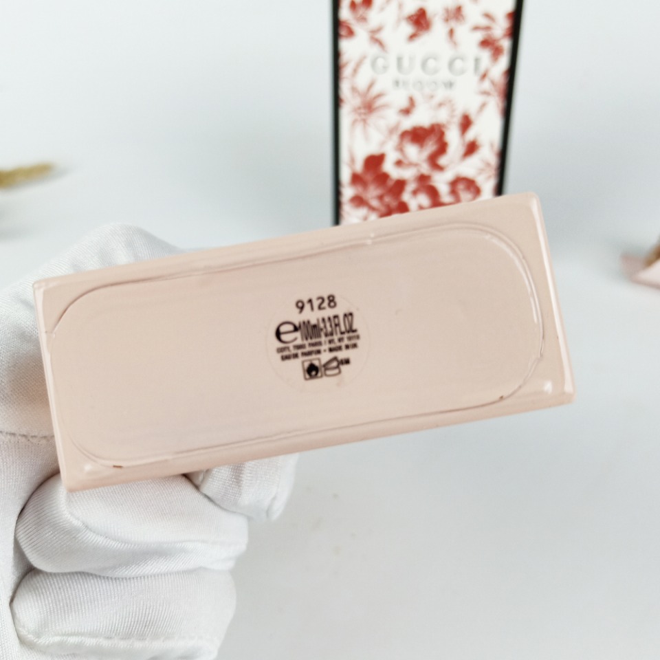 90💰原单品质
实拍
Gucci古驰2017新款香水edp粉色繁花盛宴bloom 100ml  
香调：花香调
气味：茉莉 晚香玉 鸢尾根