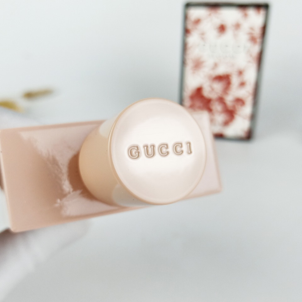 90💰原单品质
实拍
Gucci古驰2017新款香水edp粉色繁花盛宴bloom 100ml  
香调：花香调
气味：茉莉 晚香玉 鸢尾根