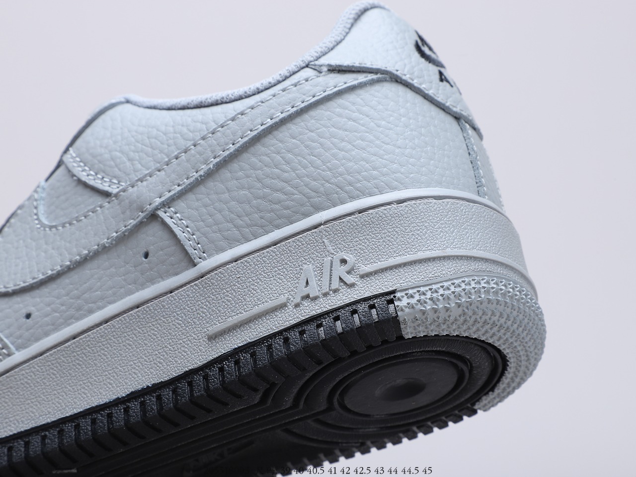 160 耐克Nike Air Force 1 '07 LowWhite[西瓜] Red“皮革白西瓜条红”空军一号低帮经典百搭休闲运动板鞋  货号：AO2409