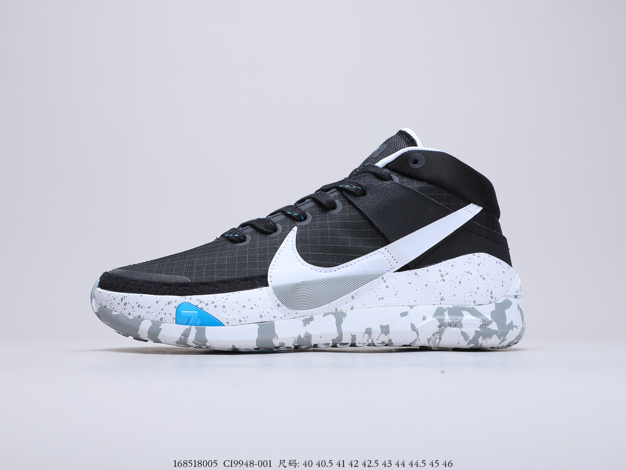 260 杜兰特最新战靴 Nike KD 13 黑白色调主打搭配浸入中底的巨型 Swoosh 货号：CI9948-001