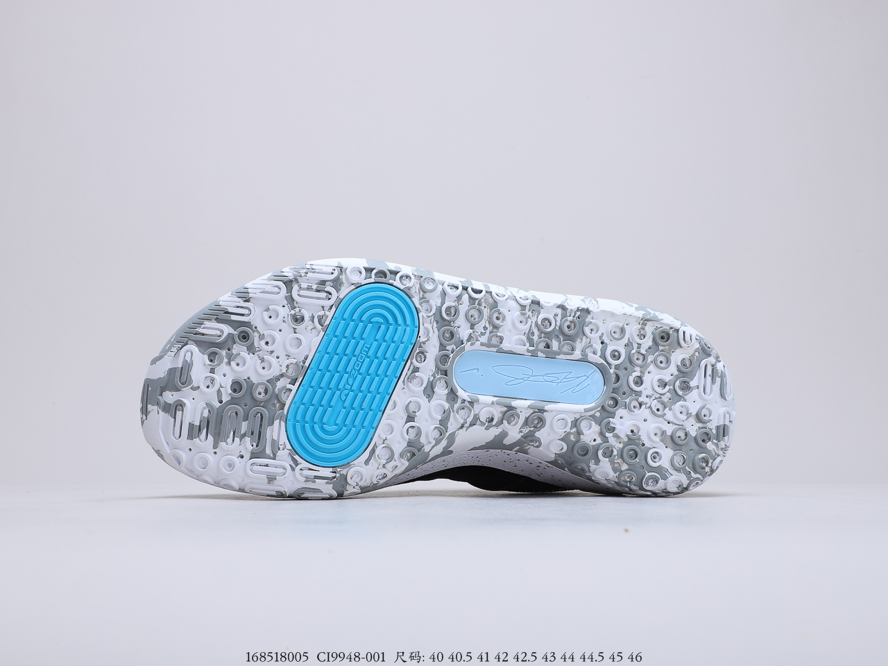260 杜兰特最新战靴 Nike KD 13 黑白色调主打搭配浸入中底的巨型 Swoosh 货号：CI9948-001