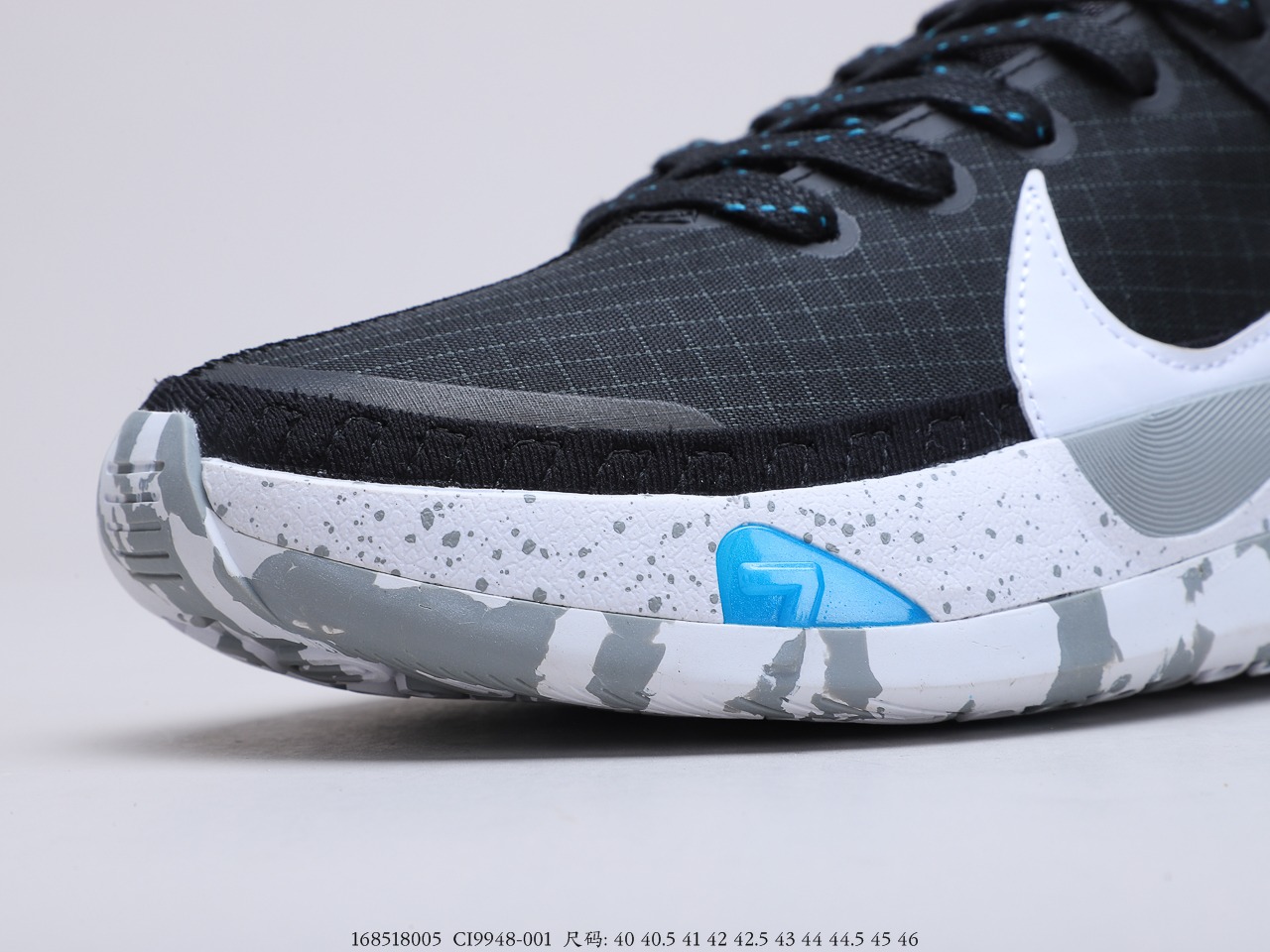 260 杜兰特最新战靴 Nike KD 13 黑白色调主打搭配浸入中底的巨型 Swoosh 货号：CI9948-001