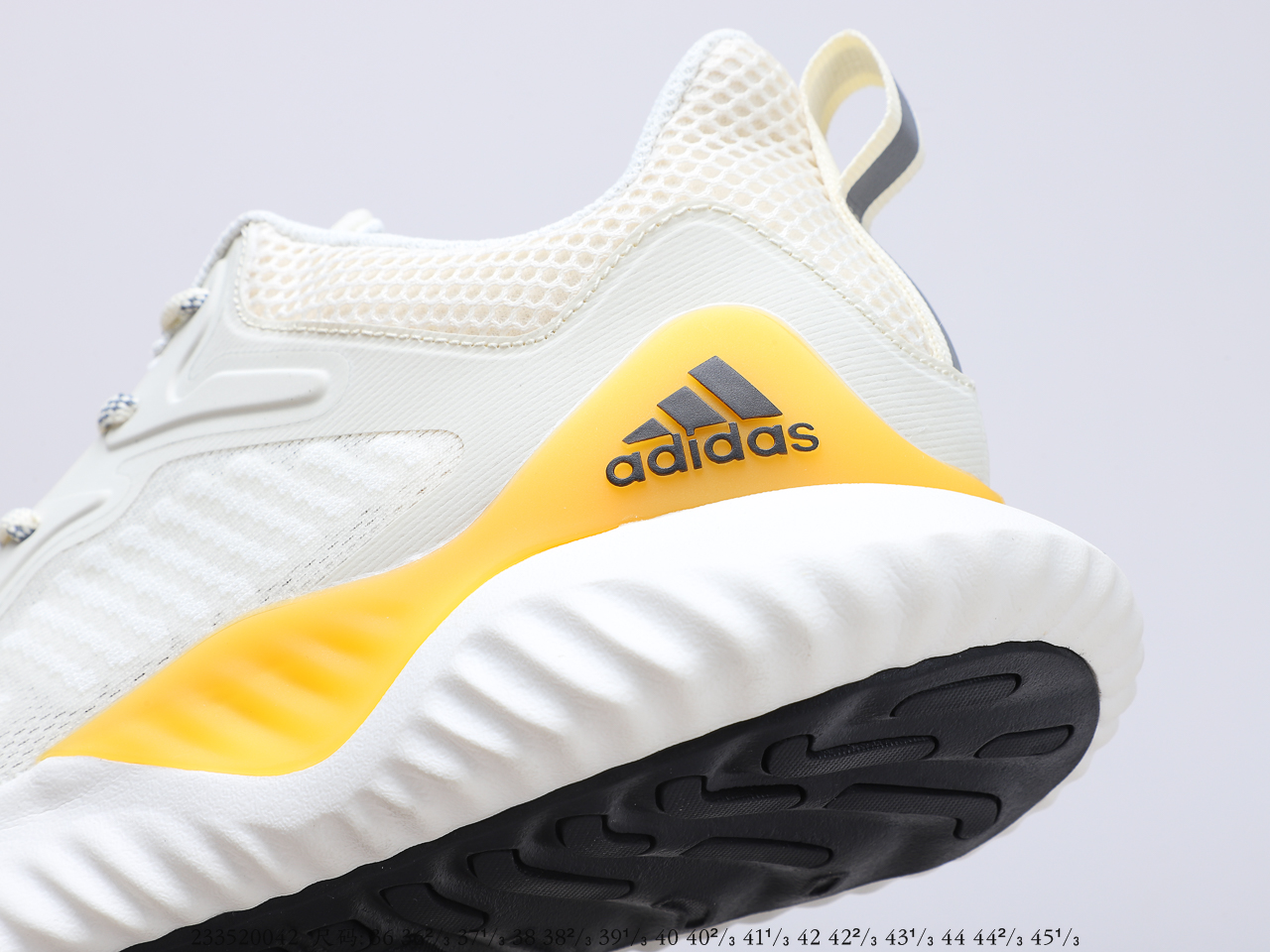 130 阿迪达斯Adidas AlphaBounce Beyond W 阿尔三法代 Bouncetm中底与Forged Mesh 外加牌马大底 货号：B43615