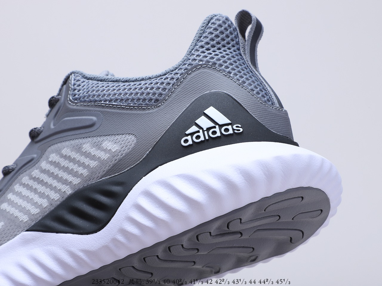 130 阿迪达斯Adidas AlphaBounce Beyond W 阿尔三法代 Bouncetm中底与Forged Mesh 货号：B43685