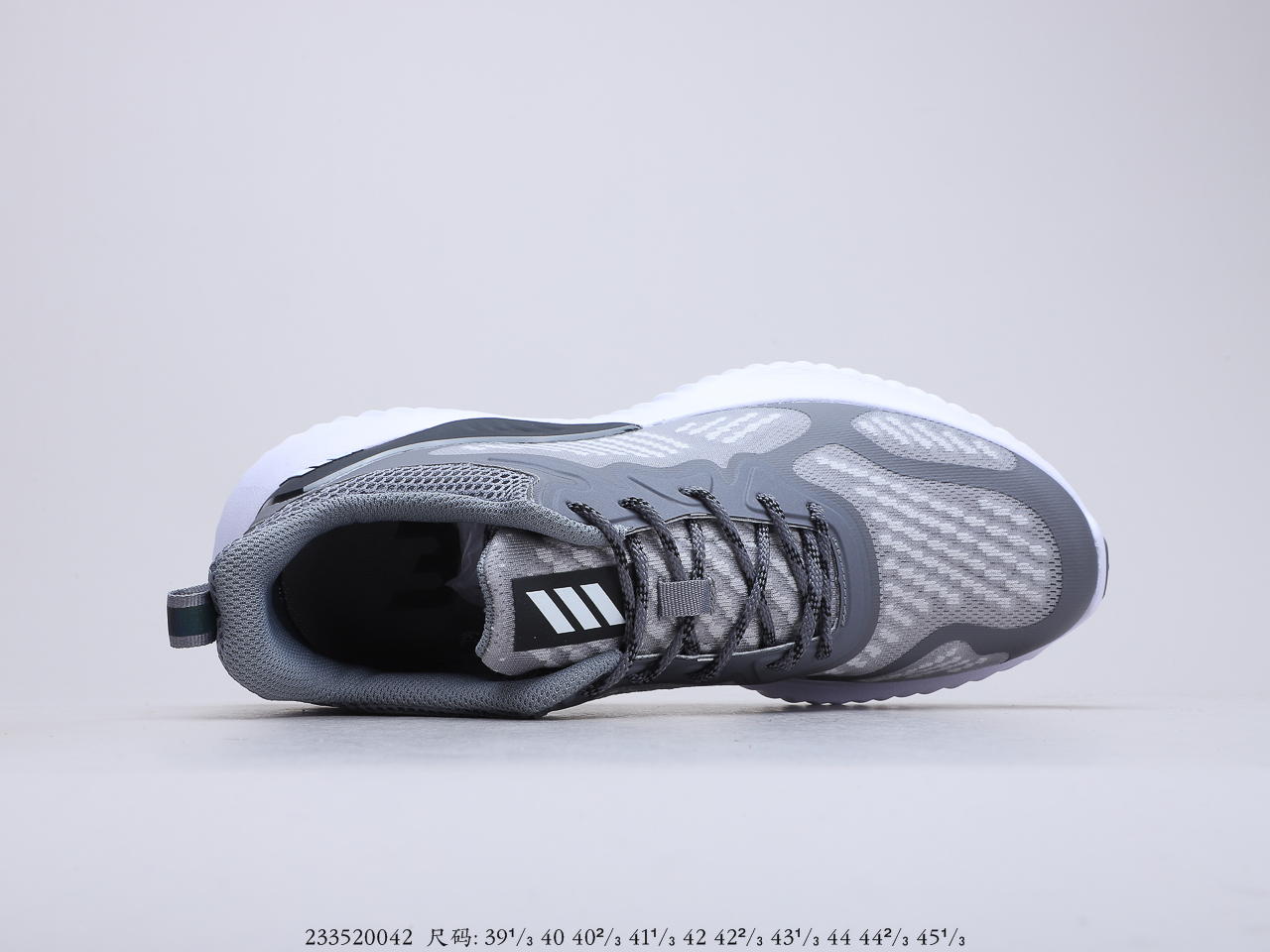 130 阿迪达斯Adidas AlphaBounce Beyond W 阿尔三法代 Bouncetm中底与Forged Mesh 货号：B43685