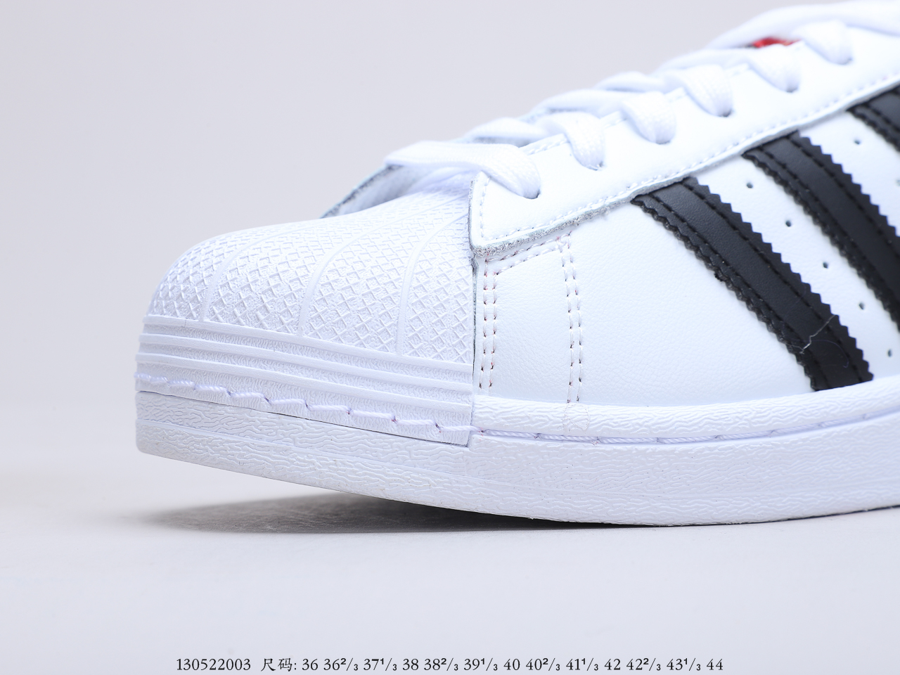 160 三叶草 Adidas Superstar 黑红刺绣 贝壳头经典百搭休闲运动板鞋 货号FW6384