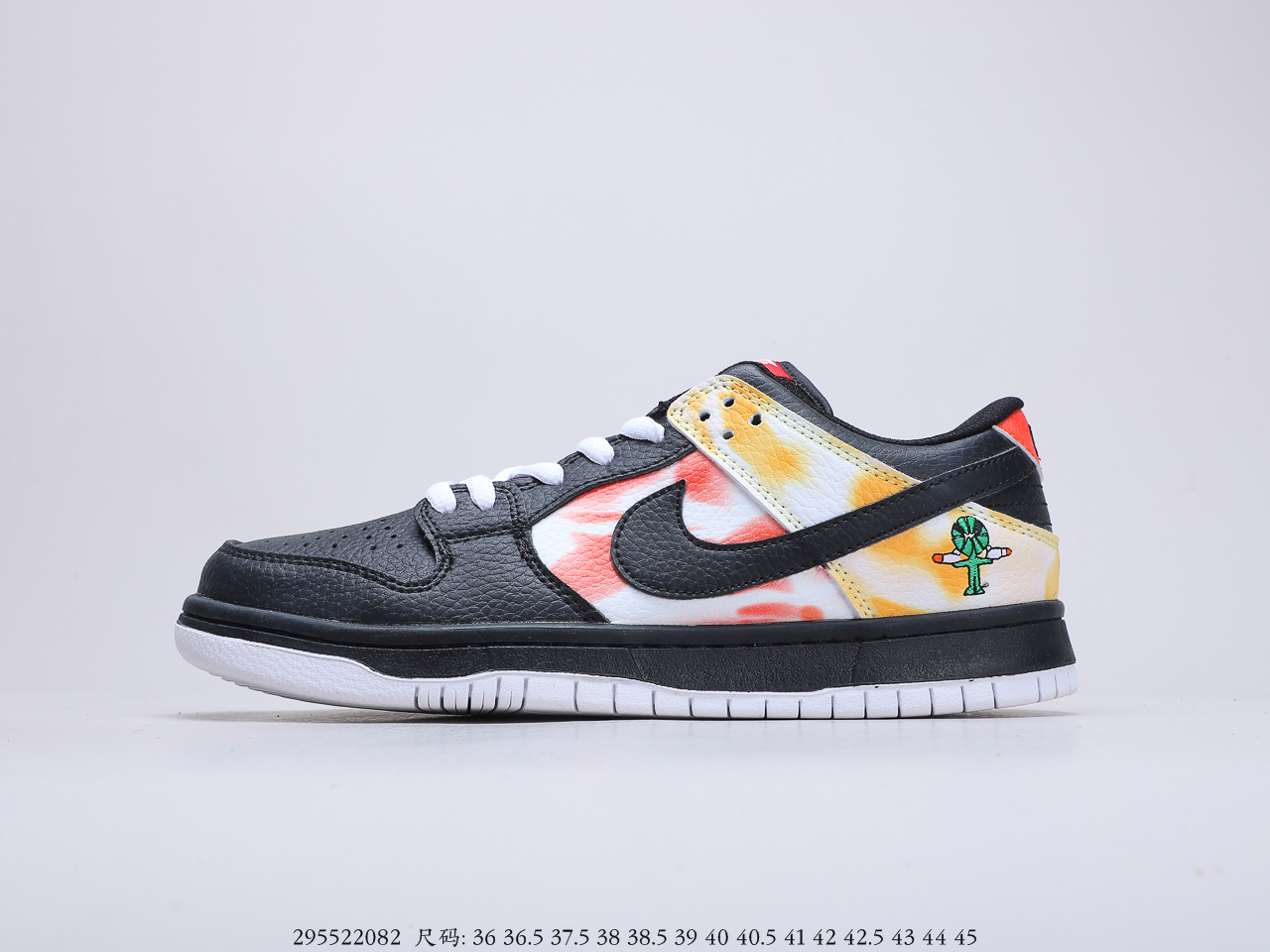 150 耐克Nike SB Dunk Low“Raygun”低帮系列休闲气垫板鞋“外星人刺绣” 货号：BQ6832-001