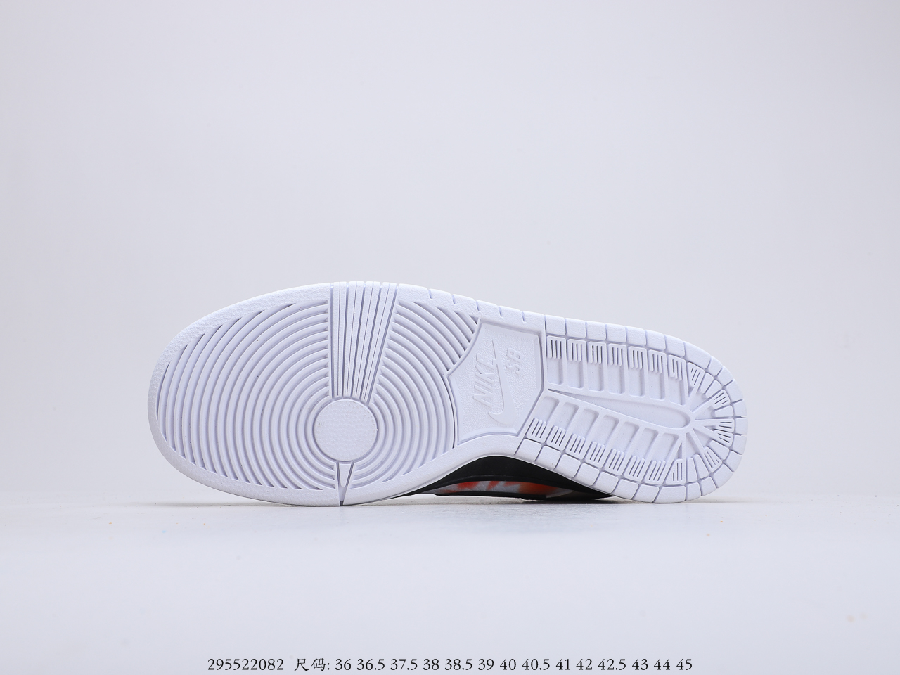 150 耐克Nike SB Dunk Low“Raygun”低帮系列休闲气垫板鞋“外星人刺绣” 货号：BQ6832-001