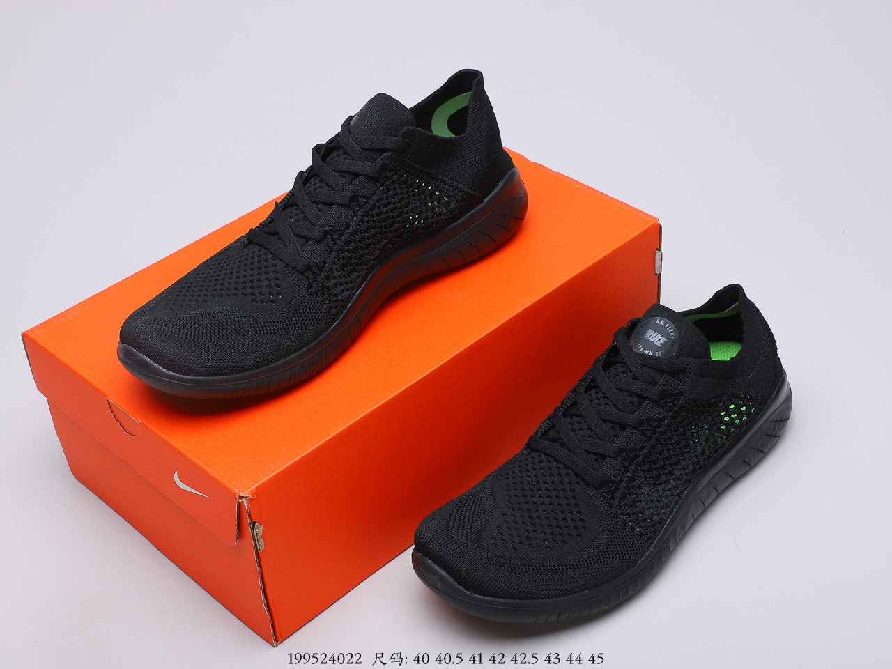 120 耐克NIKE FREE RN FLYKNIT 赤足轻便跑鞋功能赤足大底，针织弹性原面 货号： 942839