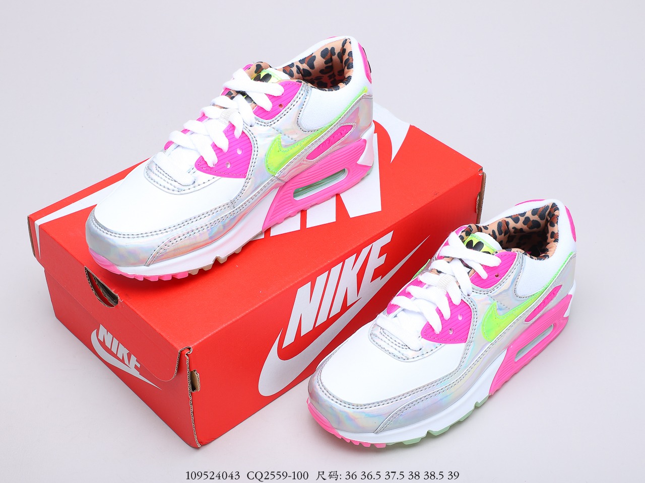 180 耐克Nike Air Max 90 半掌气垫网面复古运动休闲慢跑鞋 货号：CQ2559-100 109