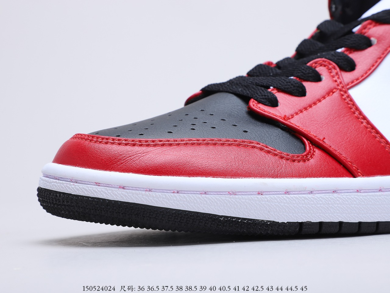 220  Air Jordan 1 Mid 将芝加哥与黑脚趾元素融合 Air Jordan 1 Mid “Chicago Black Toe”  货号：554724-069