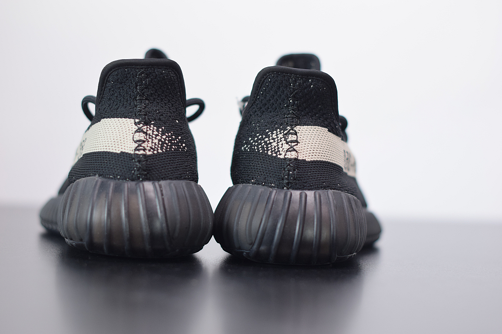 Yeezy Boost 350V2黑白色 经典黑白椰子运动跑鞋 货号:BY1604