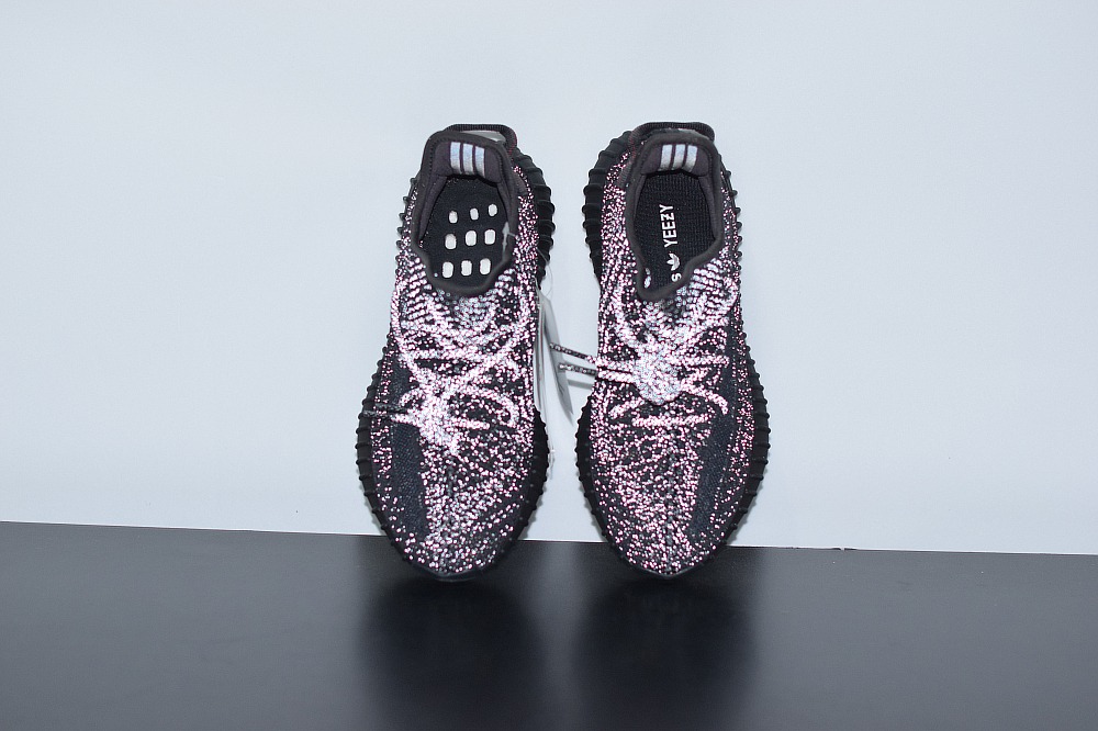 Yeezy Boost 350V2黑满天星椰子运动跑鞋 官方货号:FU9007