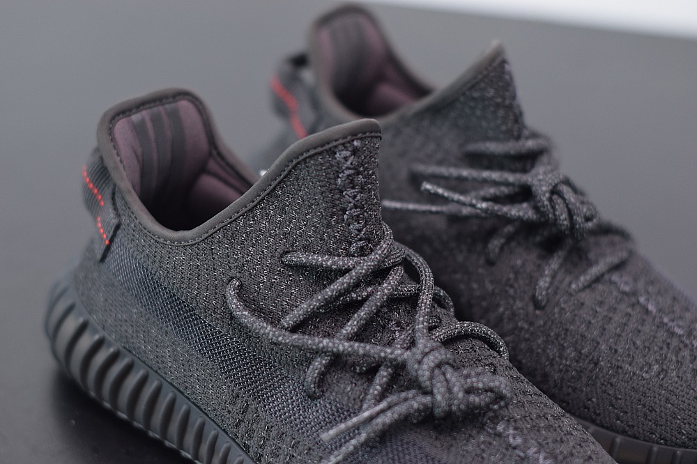 Yeezy Boost 350V2黑满天星椰子运动跑鞋 官方货号:FU9007