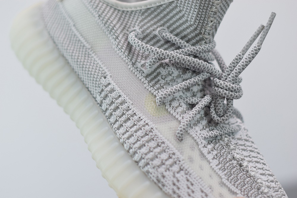 Yeezy Boost 350 V2“Static” 白天使椰子运动跑鞋 货号 EF2905