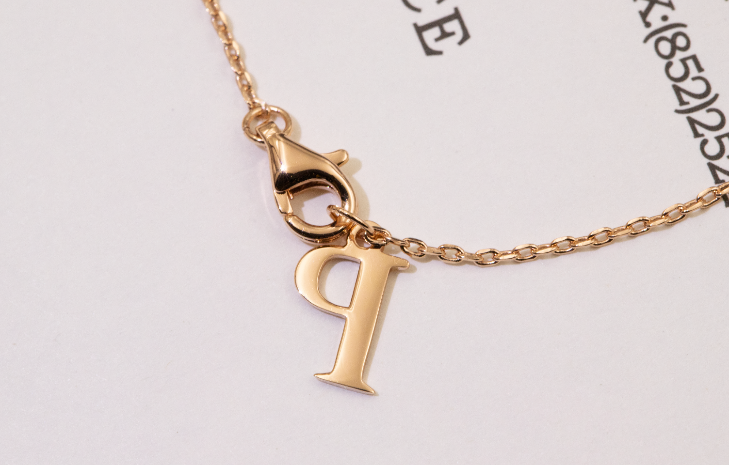 💰170 👍🏻【V金版】伯爵转动项链（玫瑰金-白金色2色可选）
♡爱的轮回从来没有停止过寻找属于你的幸福！
💎精心镶嵌进口AAAA锆石，效果迷人，层次感十足 无论什么角度都闪烁的光芒
🐮迈金电镀更加赋予了项链K金般的色泽与质感，彰显独特气质