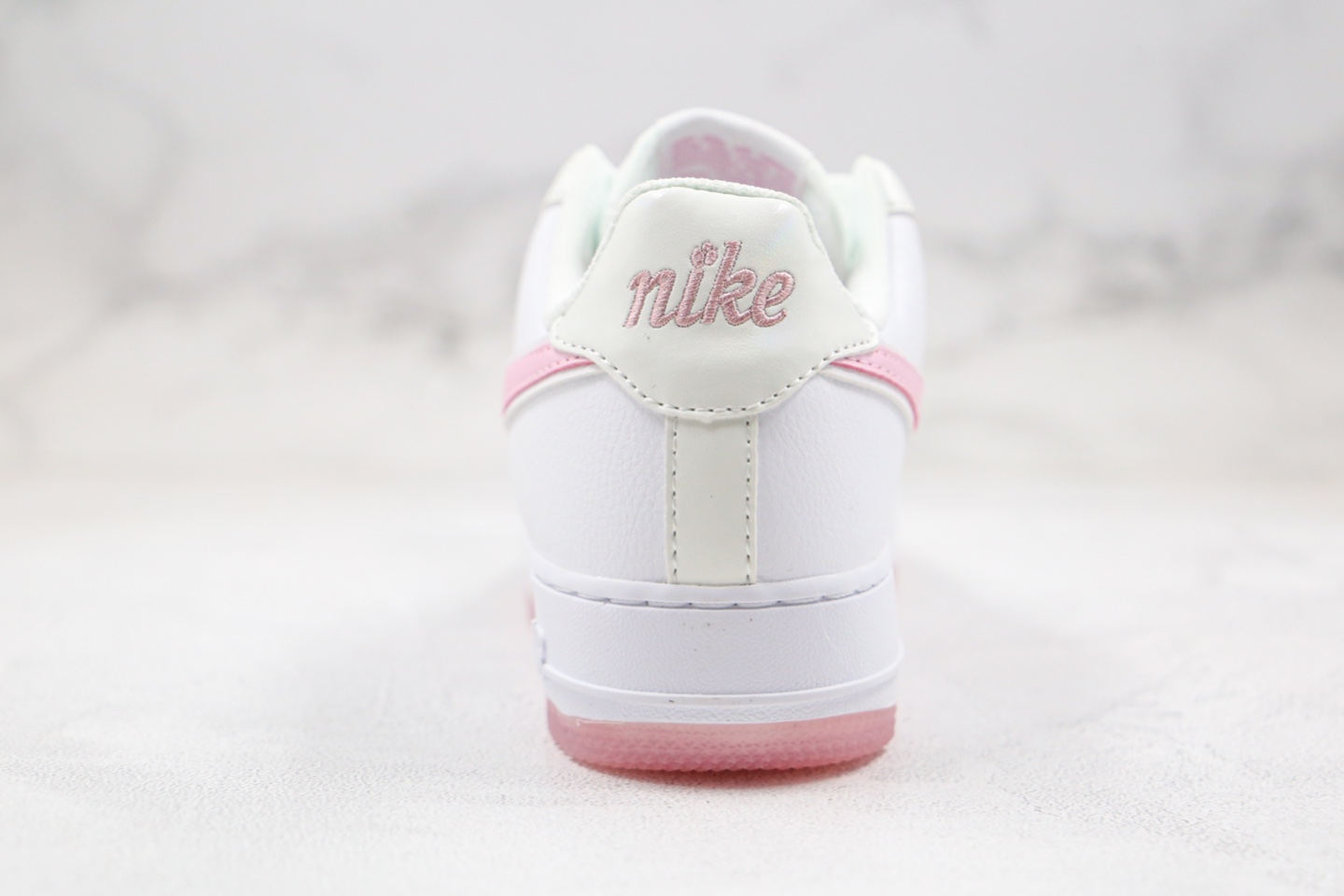 150 真标空军白粉色白粉花卉Nike Air Force 1 “白粉花卉” CN8535-100