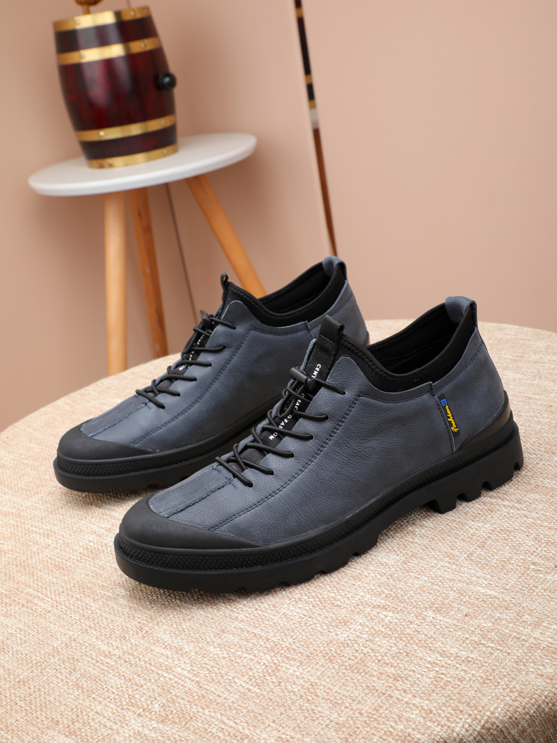 I5 , Prada 普拉达 手工休闲鞋上市、经典系列风格，面料头层牛皮，软底橡胶底，真皮内里及垫脚，质量好上脚舒适款