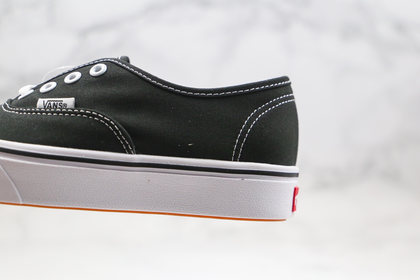 110 万斯VANS  超轻 轻量化 安纳海姆 AUT 黑白色 ComfyCush二代超轻系列Authentic黑白板鞋VN0A3WMAVNE