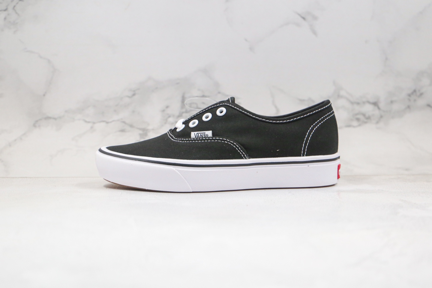 110 万斯VANS  超轻 轻量化 安纳海姆 AUT 黑白色 ComfyCush二代超轻系列Authentic黑白板鞋VN0A3WMAVNE