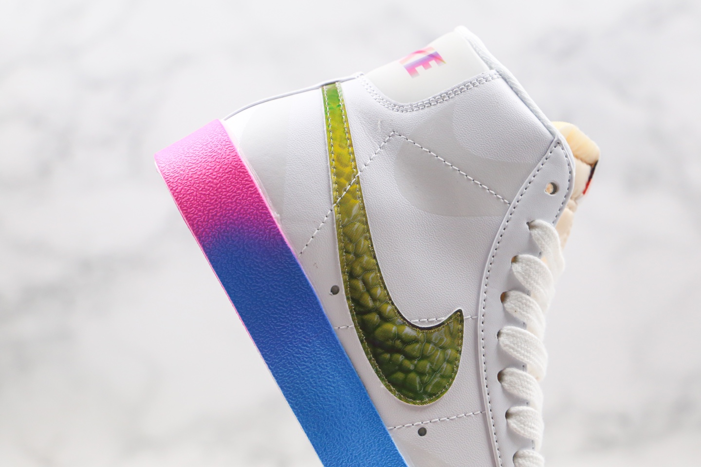 180 夜光 公司级 开拓者 白彩虹 炫彩 新款高帮 Nike Blazer货号：CZ8653-136