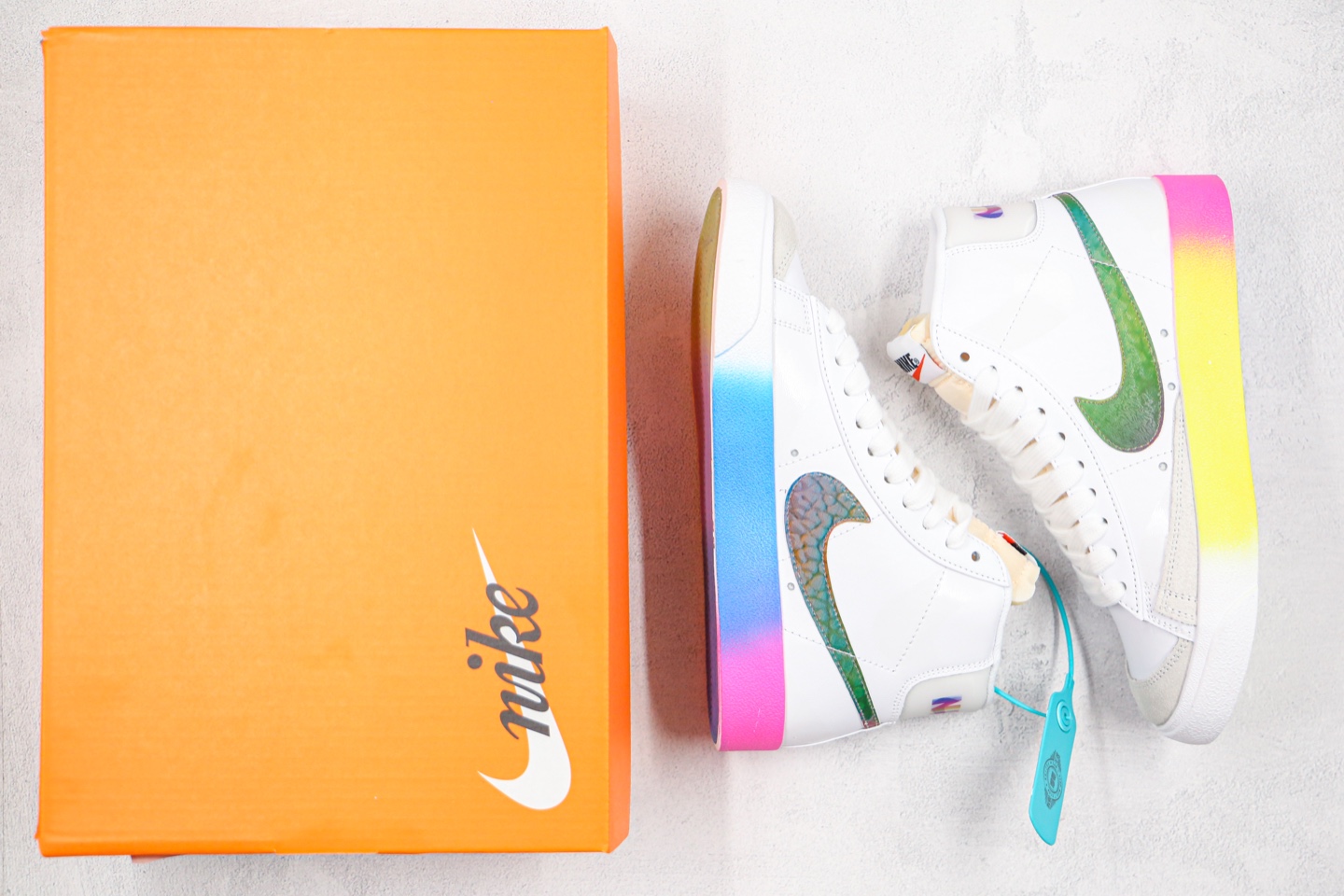 180 夜光 公司级 开拓者 白彩虹 炫彩 新款高帮 Nike Blazer货号：CZ8653-136