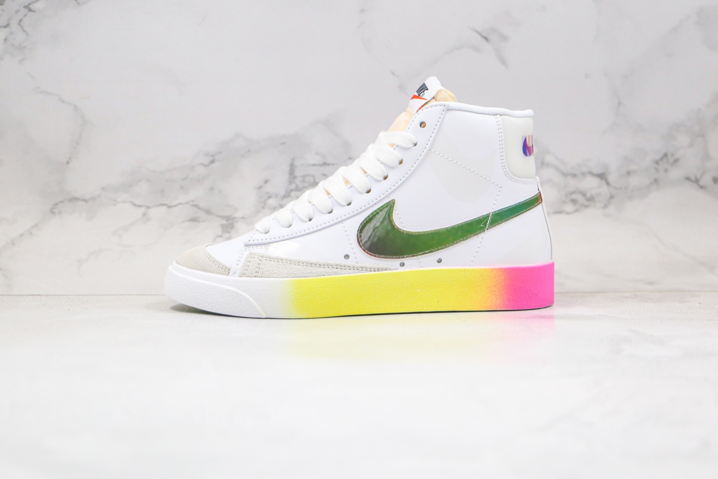 180 夜光 公司级 开拓者 白彩虹 炫彩 新款高帮 Nike Blazer货号：CZ8653-136