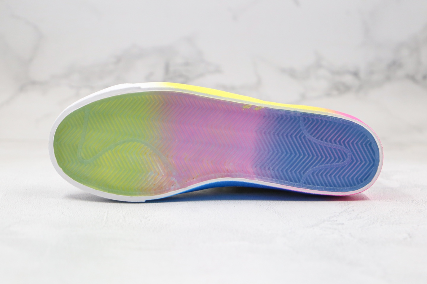 180 夜光 公司级 开拓者 白彩虹 炫彩 新款高帮 Nike Blazer货号：CZ8653-136