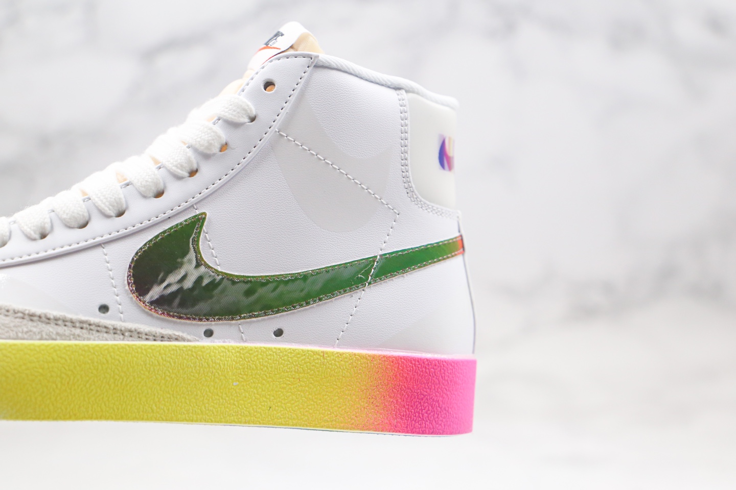 180 夜光 公司级 开拓者 白彩虹 炫彩 新款高帮 Nike Blazer货号：CZ8653-136