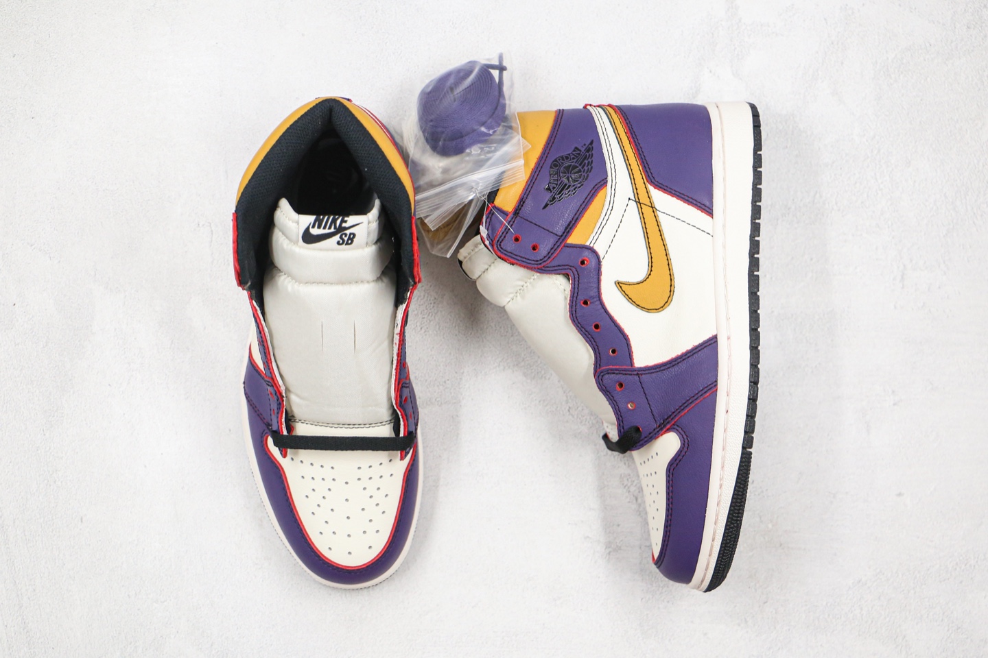 320 刮刮乐 Nike SB x Air Jordan 1 Retro High OG “Court Purple” 湖人 「刮刮乐」CD6578-507