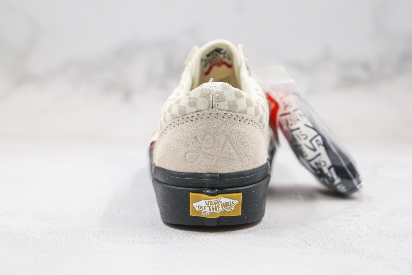 150 万斯 Vans OLD SKOOL PRO  Lizzie Armanto情侣鞋 YH06
