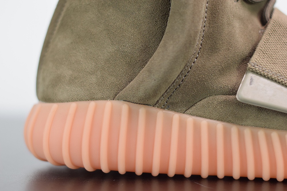AdidasYeezy 750 Boost BY2456男女同款高帮运动鞋
