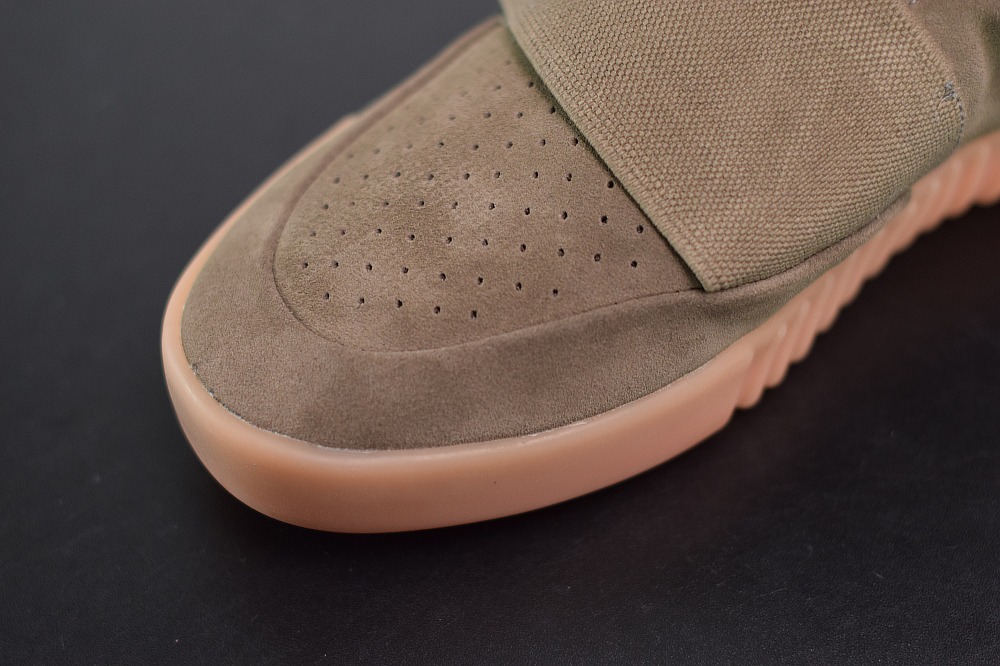AdidasYeezy 750 Boost BY2456男女同款高帮运动鞋