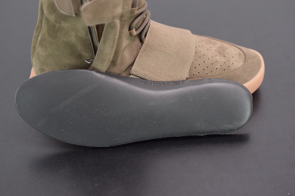 AdidasYeezy 750 Boost BY2456男女同款高帮运动鞋