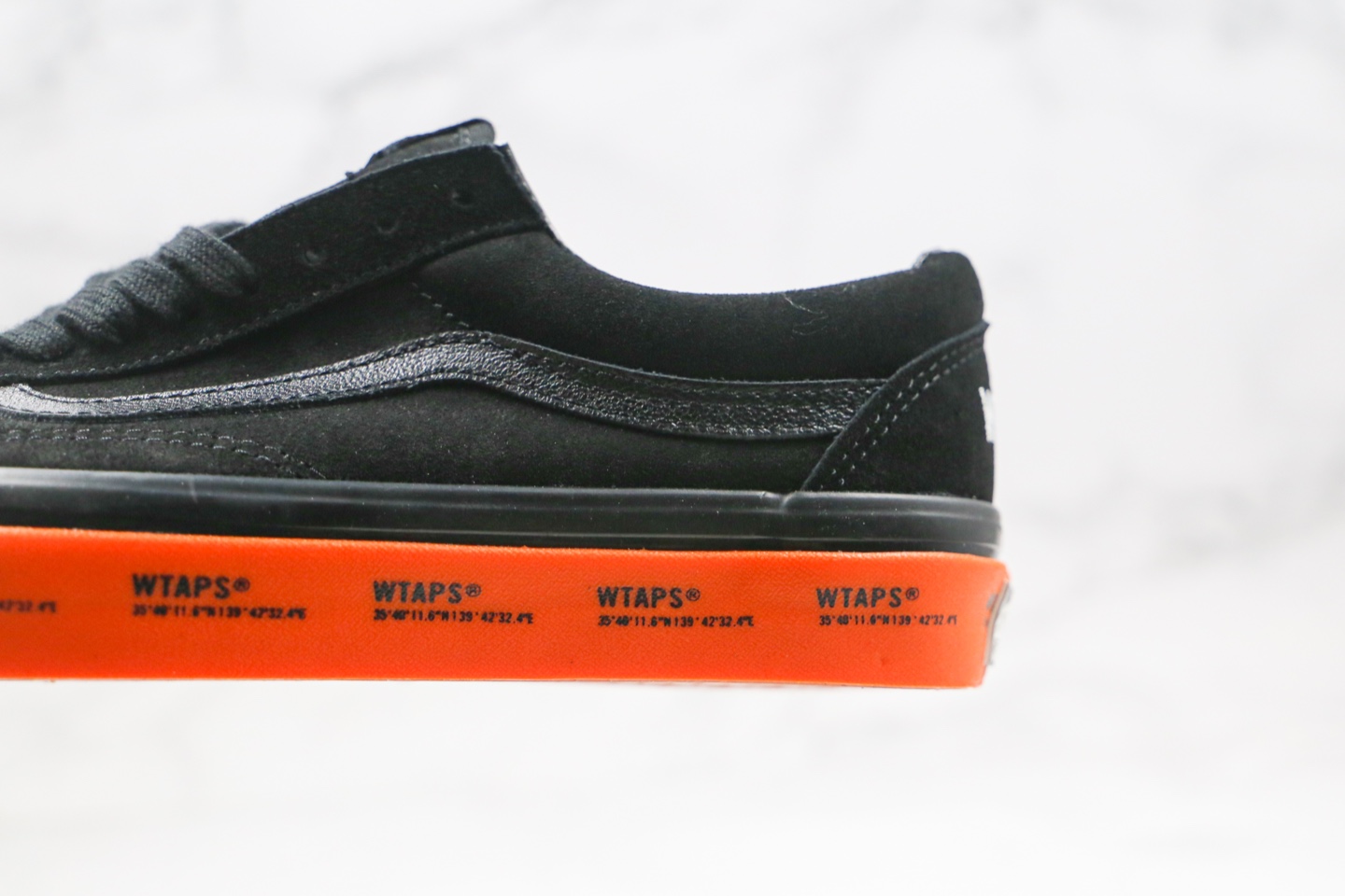 高仿万斯 Vans 黑橙鞋实拍图片