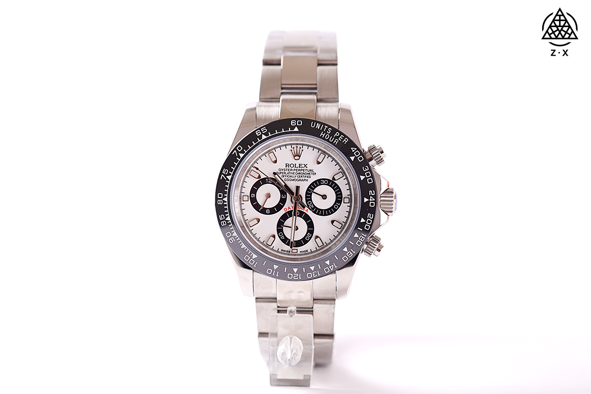 K0   劳力士 Rolex 迪通拿 、水鬼系列 自动机械机芯,40毫米，男士动力储备：50小时表径：40毫米表壳材质：不锈钢；316L不锈钢；外圈黑色Cerachrom陶质实心外圈连计速刻度表盘颜色：黑色表盘形状：圆形表盘材质：表盘配蜗形小秒针盘表镜材质：抗刮损蓝水晶表冠材质：不锈钢，上链表冠；旋入式三扣锁表带颜色：银色表带材质：不锈钢；蚝式，三排链节表扣类型：折叠扣；蚝式保险折扣配5毫米易调链节伸展系统表扣材质：不锈钢背透：密底，旋入式底盖自动机械机芯,40毫米，径：40毫米表壳材质：不锈钢；316L不锈钢；外圈黑色Cerachrom陶质实心外圈连计速刻度表盘颜色：黑色表盘形状：圆形表盘材质：表盘配蜗形小秒针盘表镜材质：抗刮损蓝水晶表冠材质：不锈钢，上链表冠；旋入式三扣锁三重防水系统表带颜色：银色表带材质：不锈钢；蚝式，三排链节表扣类型：折叠扣；蚝式保险折扣配5毫米易调链节伸展系统表扣材质：不锈钢背透：密底，生活防水