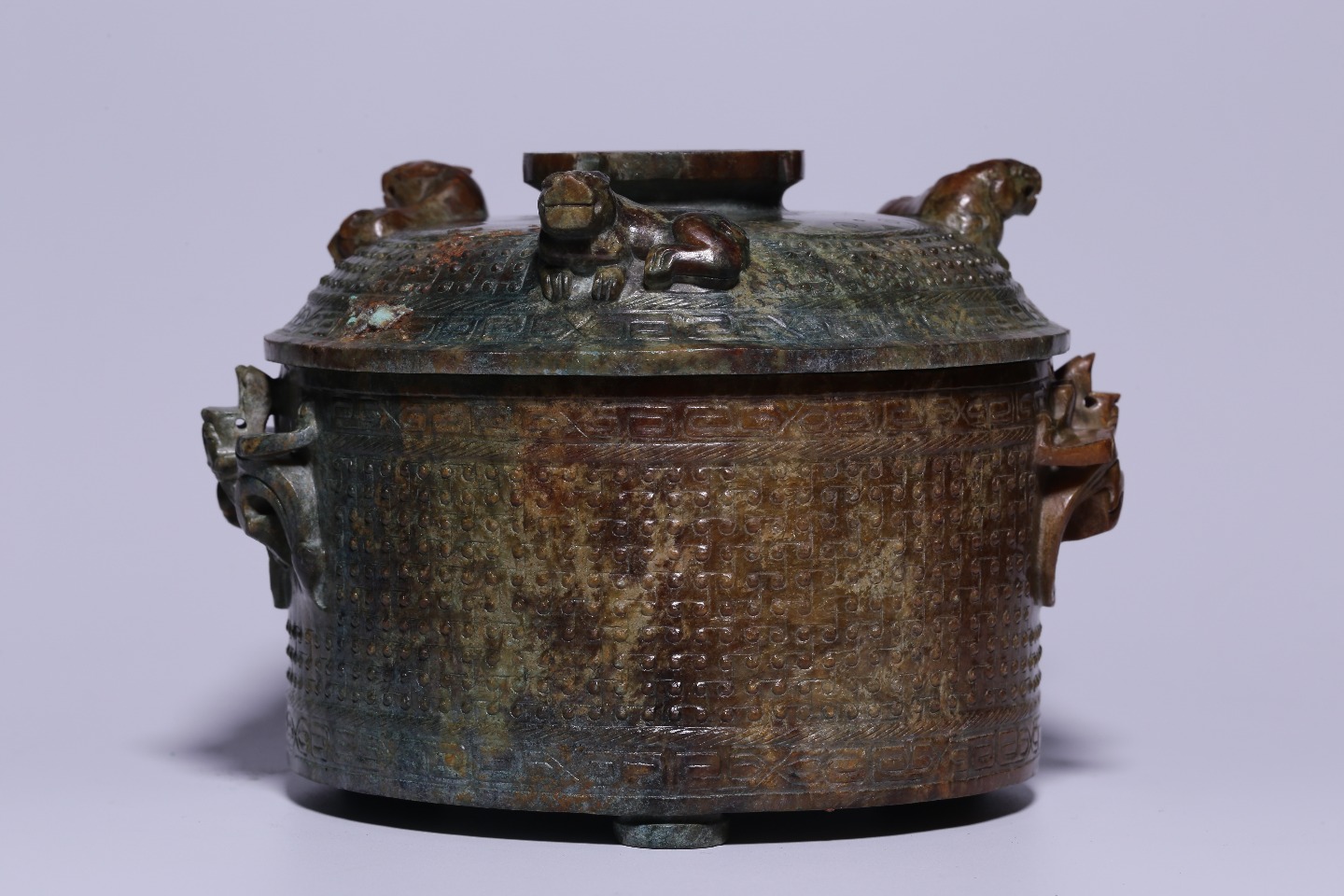 战汉 和田玉带沁螭龙鼓钉纹温酒樽