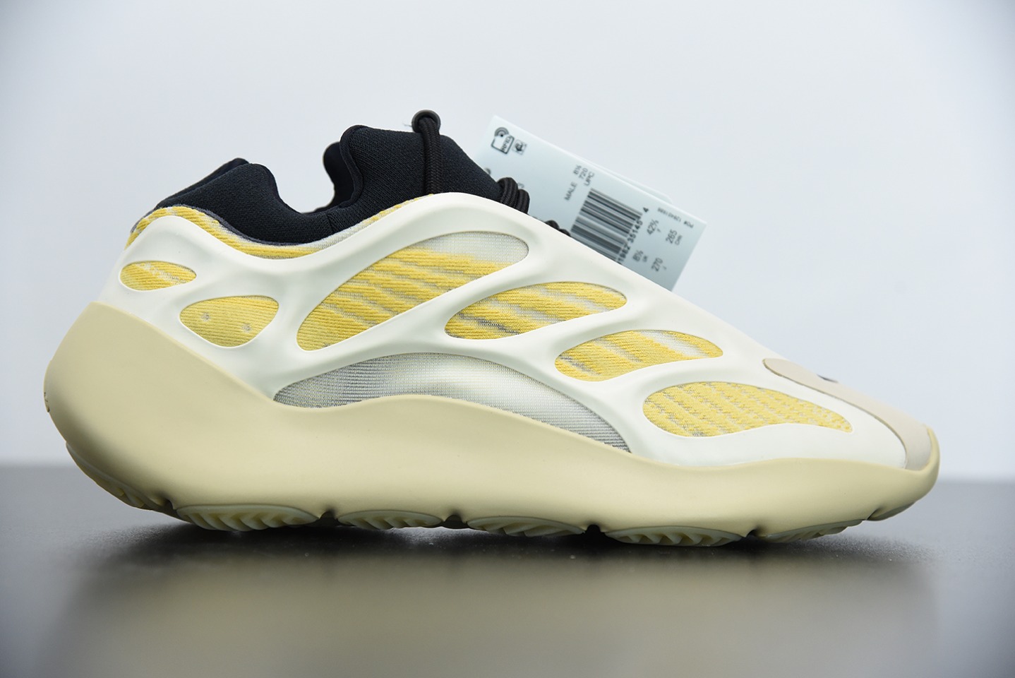 纯原 AD Yeezy 700V3 米黄色 " Srphym " 侃爷椰子 夜光鞋面异型复古老爹鞋 G54853