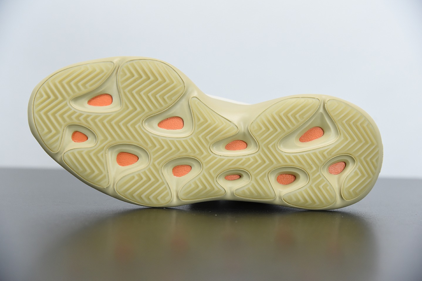 纯原 AD Yeezy 700V3 米黄色 " Srphym " 侃爷椰子 夜光鞋面异型复古老爹鞋 G54853