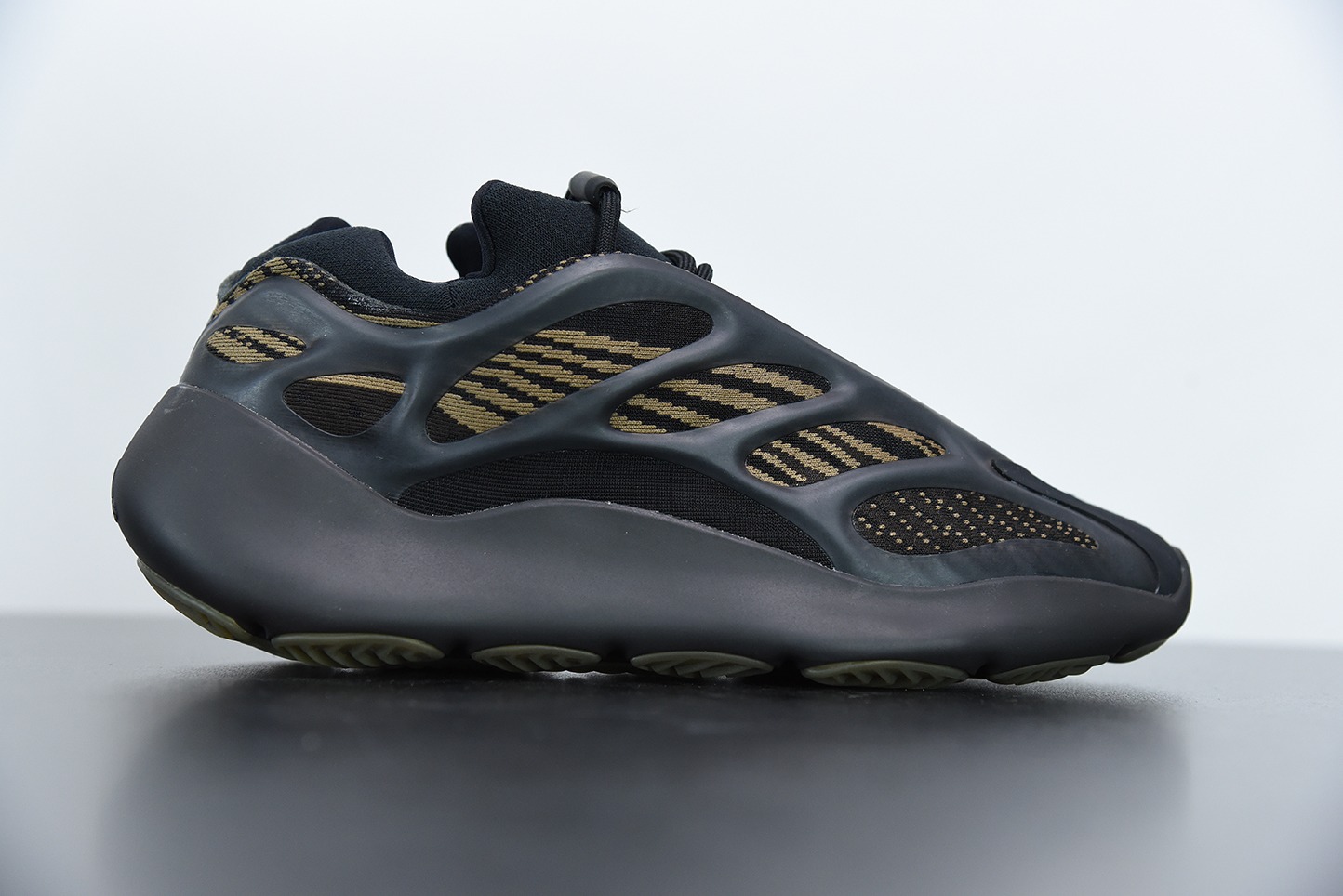 顶级纯原  YEEZY BOOST 700V3“Eremiel”黑黄复古老爹鞋  货号：GY0189