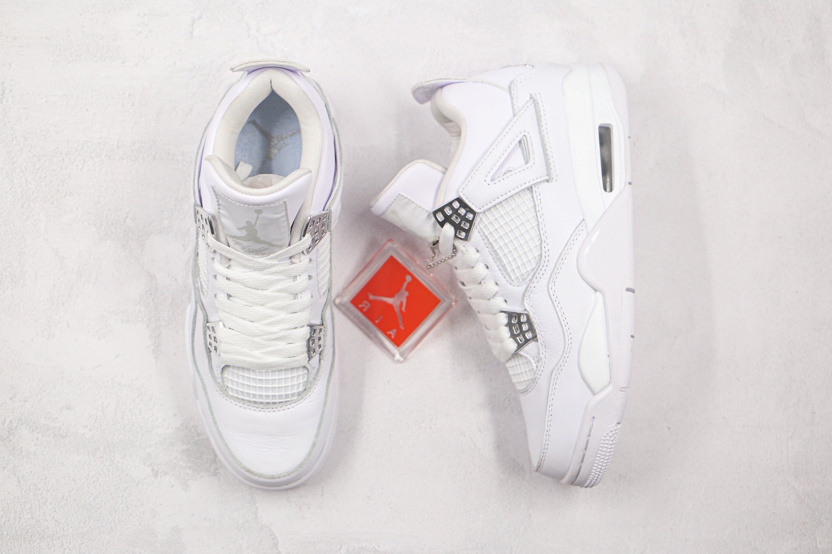 H0  乔丹 AJ4 纯白 Air Jordan 4 SE 原鞋开发 原厂独立模具开发 皮质一摸就知道品质用料很贵 最高工艺4代正确鞋型 原厂定制头层磨砂皮料 正确侧边tu材料卡色 唯一市面正确鞋舌立体高频 渠道正品网格大小 内置原厂气垫 后置立体LOGO可随意对比正品细节