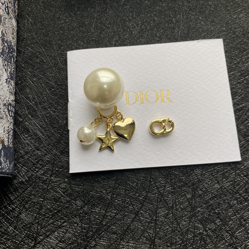 New DIOR Tribales Asymmetric Earrings: Single Cultured Pearl with Pavé Cap 18 o 1f176lv3t1k181j0i1cdnpjds4ql