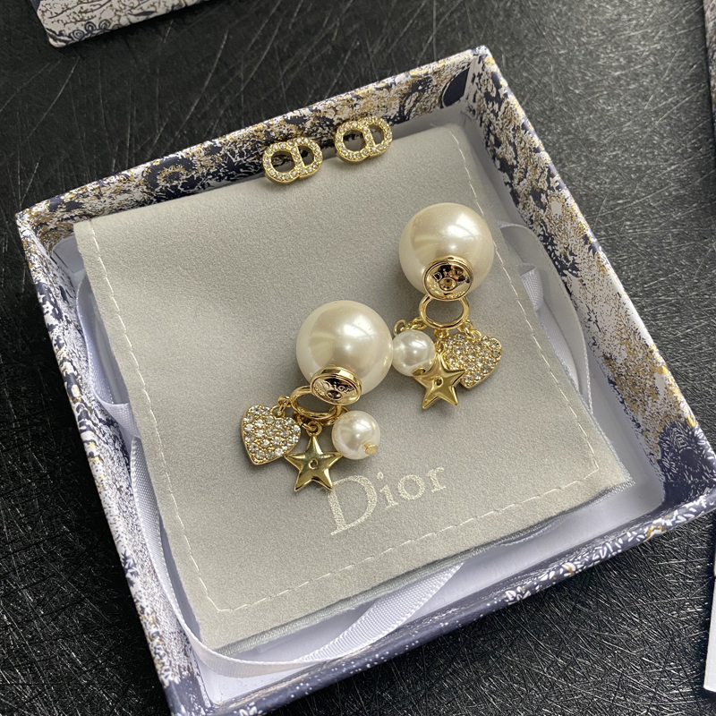 New DIOR Tribales Asymmetric Earrings: Single Cultured Pearl with Pavé Cap 15 o 1f176lv3t1tbe47pf4gdc41esm