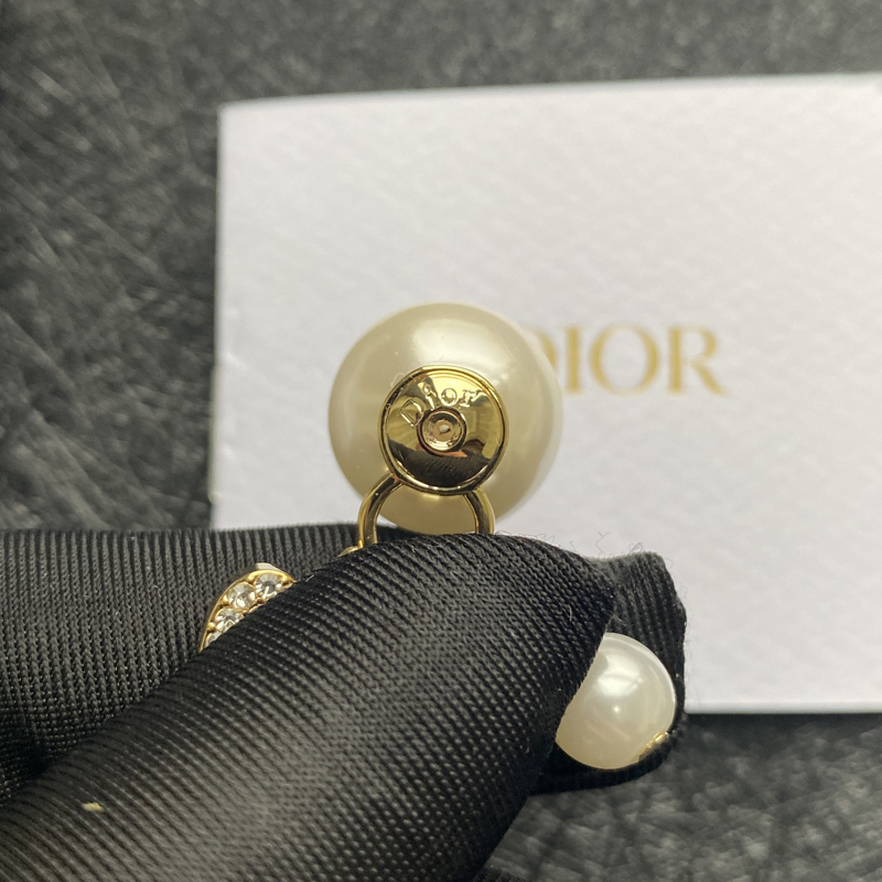New DIOR Tribales Asymmetric Earrings: Single Cultured Pearl with Pavé Cap 17 o 1f176lv3t8r713ma1gsme7bth5k