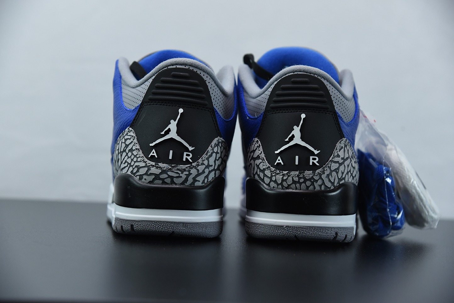 AJ3 黑蓝水泥 荔枝纹 Air Jordan 3 Retro "Blue Cement"中帮运动鞋 货号：CT8532-400