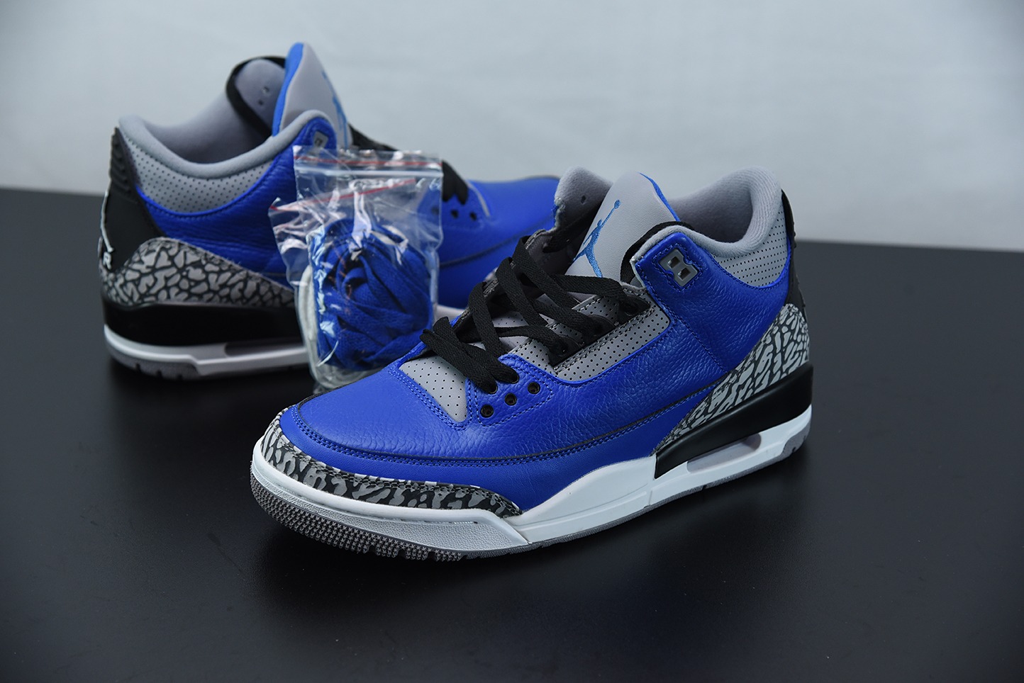 AJ3 黑蓝水泥 荔枝纹 Air Jordan 3 Retro "Blue Cement"中帮运动鞋 货号：CT8532-400