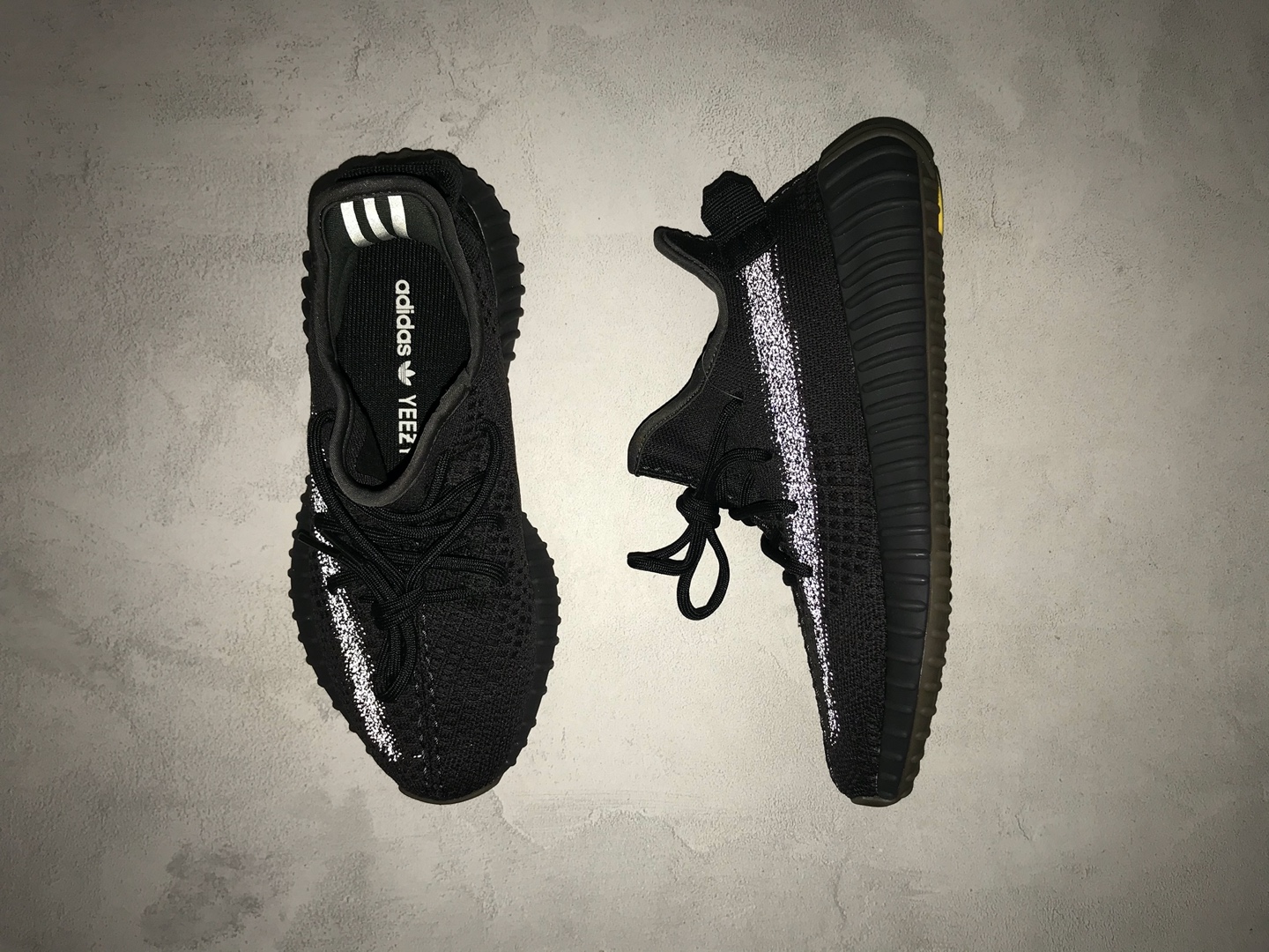 椰子 350 V2 A版 黑生胶侧透满天星运动鞋