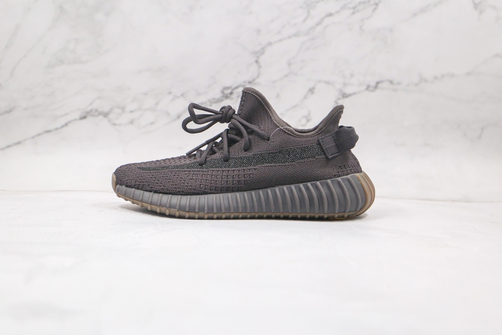 椰子 350 V2 A版 黑生胶侧透满天星运动鞋